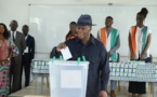 Le president Alassane Ouattara lors du vote des élections locales