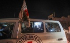 Les Brigades Al-Qassam remettent 13 détenus israéliens au Comité international de la Croix-Rouge