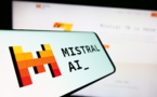 La start-up Mistral AI lève 385 millions d'euros, devient une championne européenne de l'IA