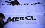 A Paris, un collage géant tiré d'un livre pour protester contre la loi immigration
