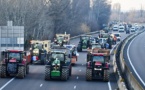 Colère des agriculteurs : deux autoroutes fermées sur près de 400 km, des blocages attendus à Paris
