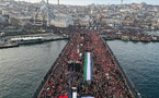 Istanbul: Des centaines de milliers de personnes sur le pont Galata en soutien à la Palestine
