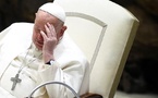 L’état de santé du pape François demeure « critique »