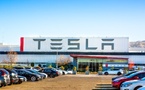 Plombé par des ventes en chute libre en Europe, Tesla d'Elon Musk dévisse à Wall Street