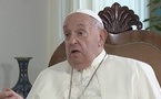 Le pape François n’est plus dans un état « critique »