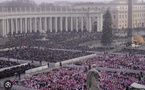 Une marée humaine aux funérailles du pape au "coeur ouvert à tous"