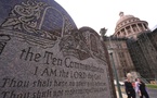 Texas - Un juge fédéral bloque une loi imposant que les 10 commandements figurent dans les écoles