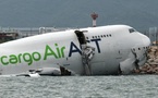 Un avion-cargo quitte la piste à Hong Kong, deux personnes tuées