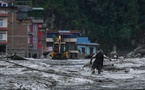 Crue dévastatrice au Népal et en Chine : près de 400 morts, les secours recherchent plus de 1.400 disparus