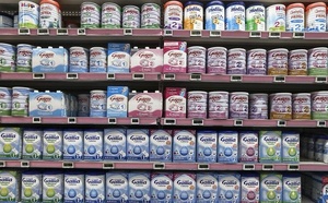 Le patron de Nestlé présente ses excuses pour le rappel de laits infantiles