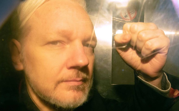 Julian Assange condamné à 50 semaines de prison