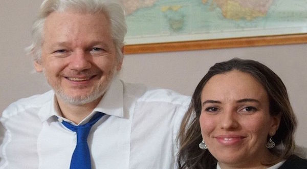 Julian Assange autorisé à se marier en prison, annonce sa compagne