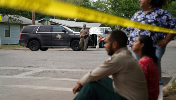 Un tireur tue 18 écoliers au Texas, l'Amérique sous le choc
