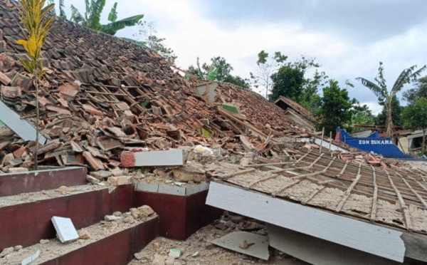 Au moins 162 morts dans un séisme en Indonésie