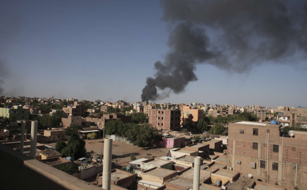 Affrontements au Soudan : Les étrangers évacués en masse, le pays au bord du « précipice » selon l’ONU