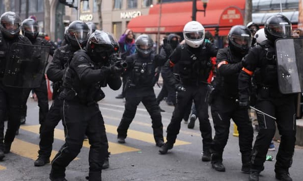 France : trois policiers de la Brav-M en conseil de discipline pour avoir menacé et humilié des manifestants
