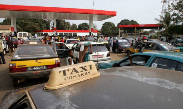 A Conakry, des heurts pour réclamer de l’essence dans les stations-service