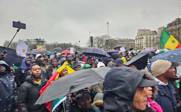 PLACE DU TROCADÉRO A PARIS : RASSEMBLEMENT CONTRE LE COUP D'ETAT AU SENEGAL (PHOTOS)
