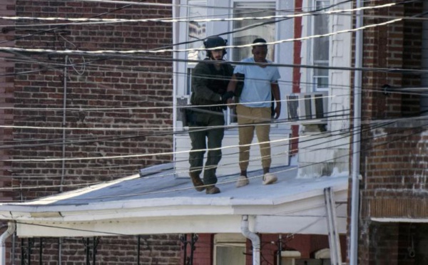 New Jersey - Le suspect d’une tuerie familiale se rend après des heures de traque