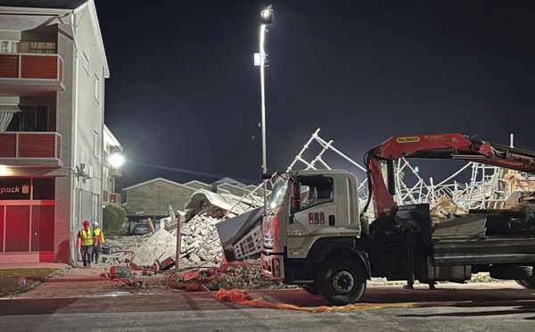 Afrique du Sud : Sept morts, des dizaines de personnes piégées dans un immeuble effondré
