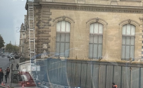 France - Spectaculaire cambriolage au Musée du Louvre, des bijoux "inestimables" dérobés