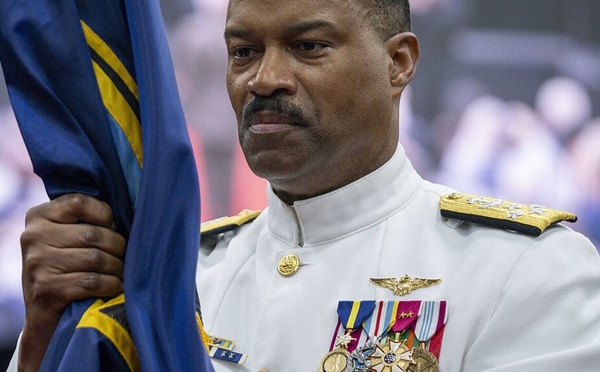 Conflit avec le secrétaire à la Défense - Le haut responsable militaire pour l’Amérique latine quitte ses fonctions