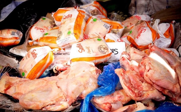 « Trafics illicites : d’importantes quantités de cuisses de poulet et de chanvre indien saisies par les Douanes »