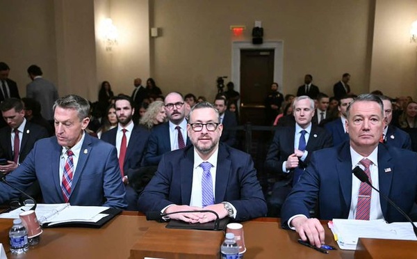 Echanges houleux au Congrès américain entre démocrates et responsables de l'immigration de Trump