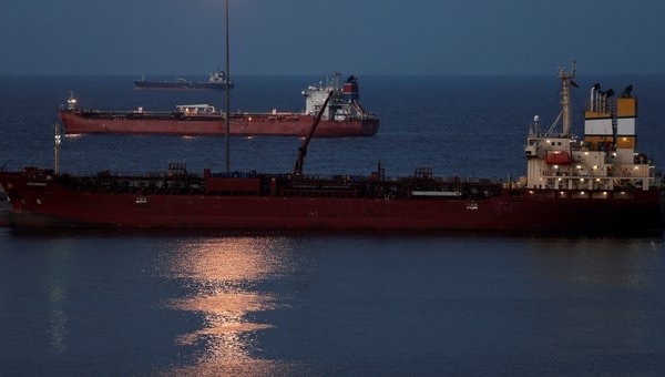 Moyen-Orient : le pétrole grimpe, les dettes d'Etats et les Bourses sous pression