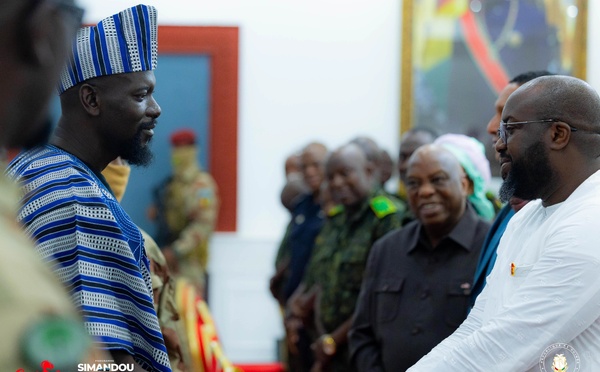Guinée : Le président Mamadi Doumbouya déploie l’armée aux frontières du pays