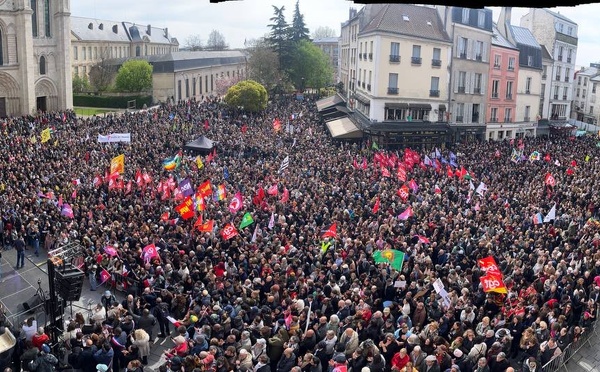 "Résistance! ": à Saint-Denis, des milliers de personnes rassemblées contre le racisme derrière Bally Bagayoko