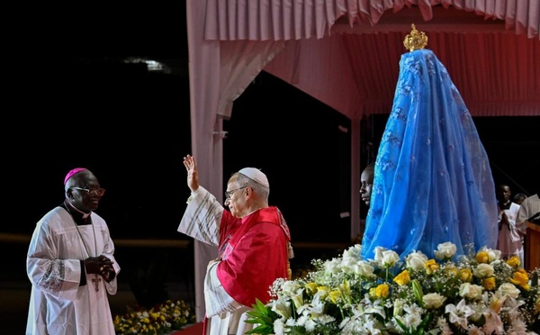 En Angola, le pape dénonce "le fléau de la corruption" devant 100.000 fidèles
