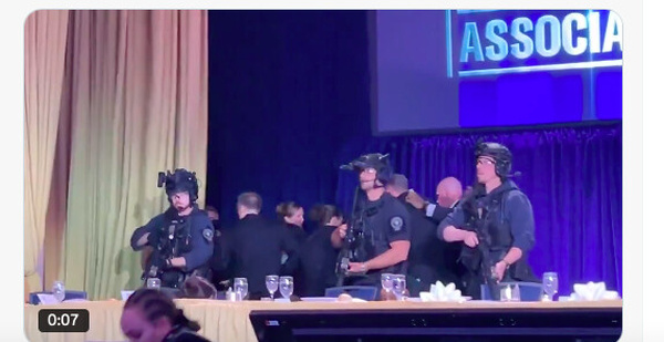 « A terre! » Comment le gala de la presse à Washington a tourné au chaos