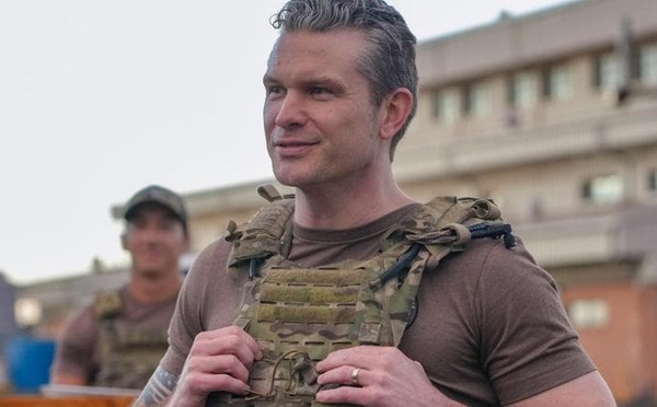 Pete Hegseth accusé de « crimes de guerre » après des attaques contre des bateaux iraniens