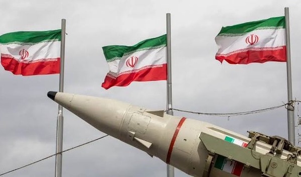 L’Iran affirme avoir frappé une base aérienne américaine après une attaque présumée contre l’île de Sirik