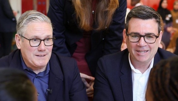 Royaume-Uni: Keir Starmer s'accroche au pouvoir face à l'ambitieux Andy Burnham