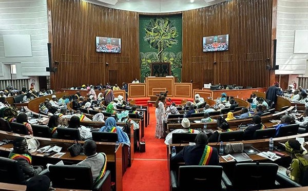 Assemblée nationale : au nom de la démocratie, il est temps de décider (Appel de 143 personnalités pour l'adoption de la révision constitutionnelle)