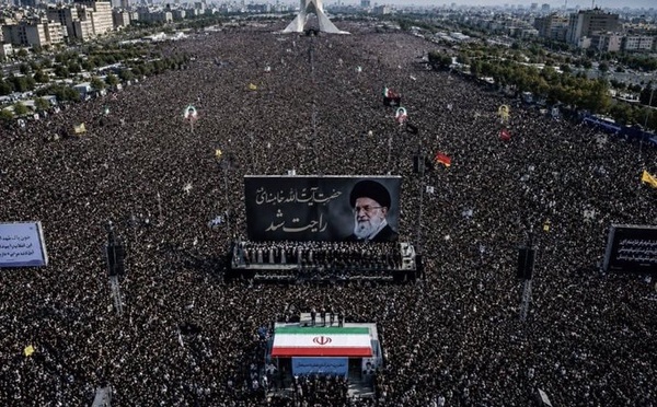 L'Iran salue la participation de représentants de plus de 70 pays aux funérailles du Leader martyr