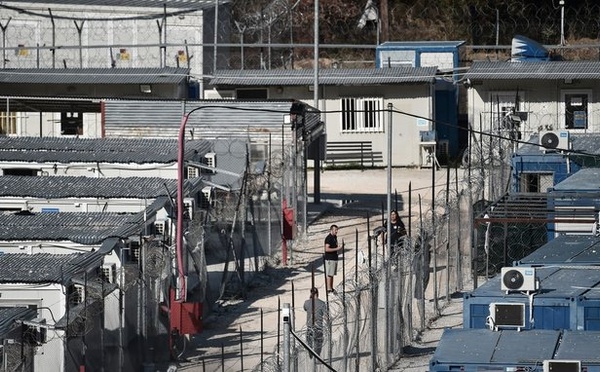 Grèce : dans un centre d'hébergement fermé, des migrants "envisagent le suicide"
