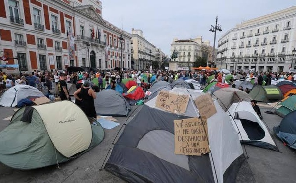 Le campement pour le logement à Madrid entame sa deuxième nuit