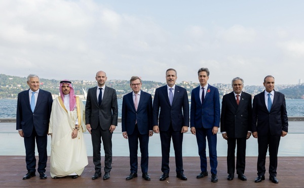 A Istanbul, huit pays d'Europe et du Moyen-Orient plaident pour la paix