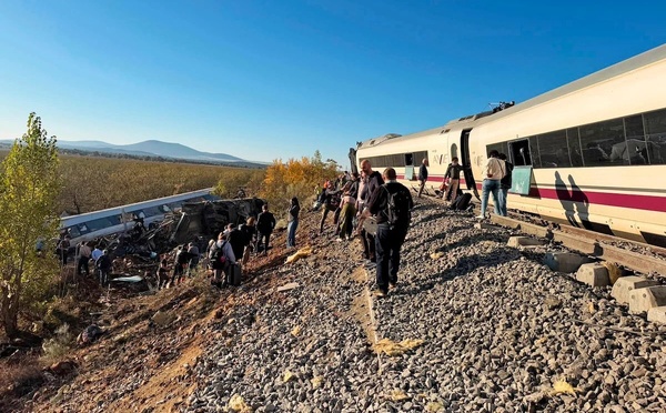 Espagne - Au moins 30 morts dans une collision entre deux trains à grande vitesse