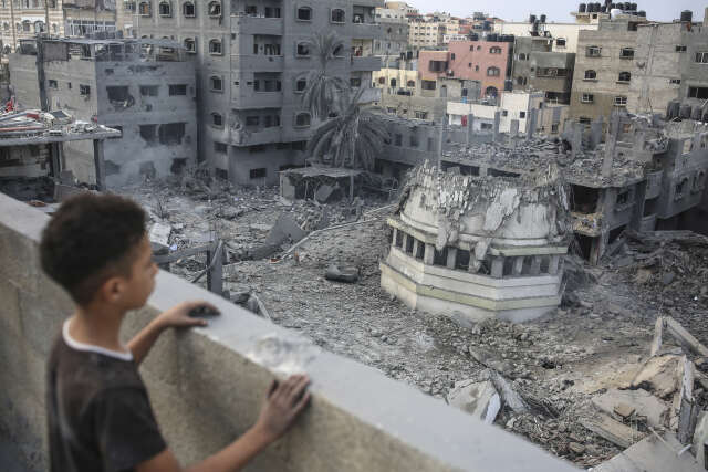 gaza enfant contemple gaza enfant contemple