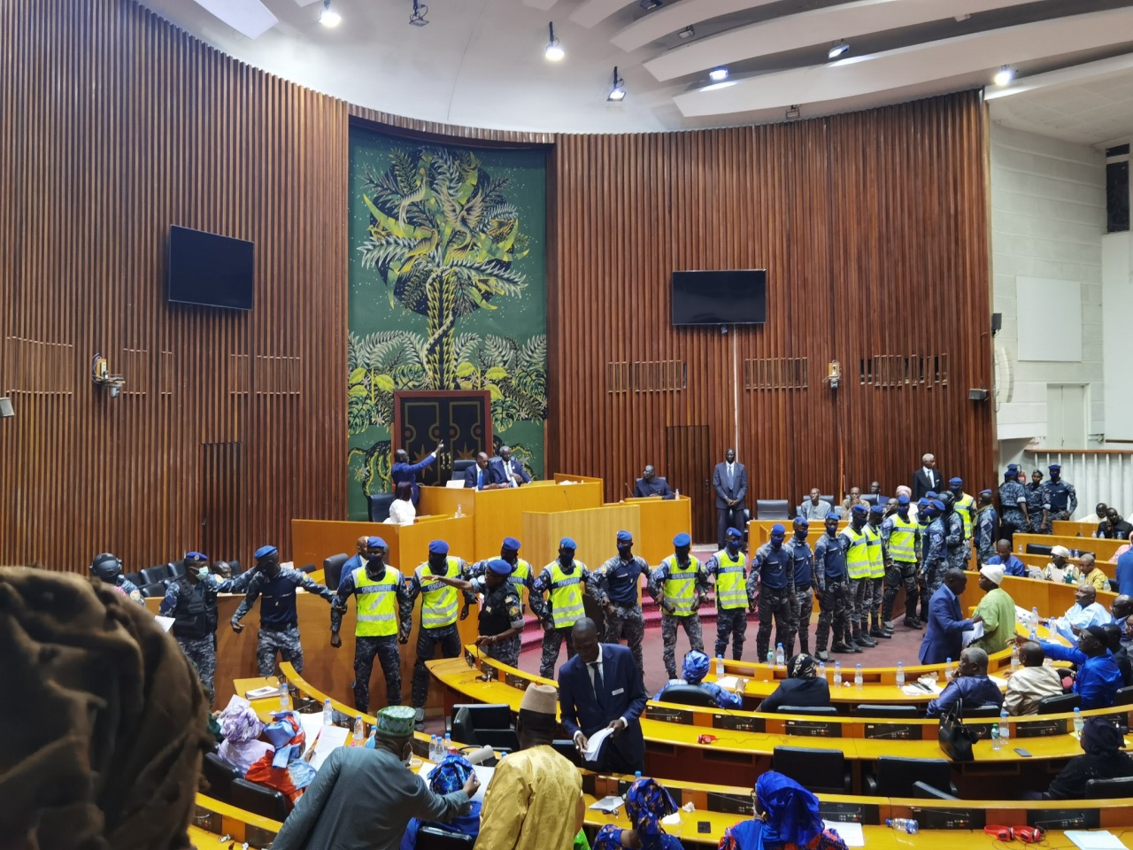 assemblee gendarme assemblee gendarme