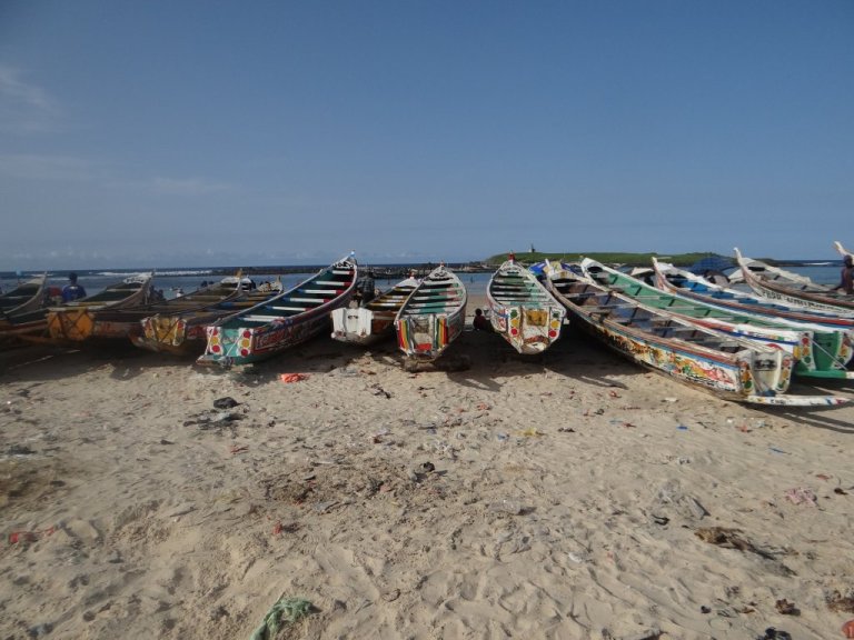 migrants plage pirogues migrants plage pirogues
